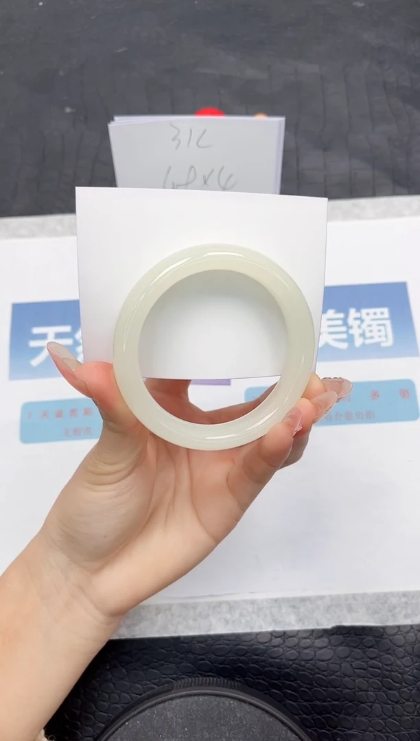 【闪购商品】石英质玉手镯未镶嵌L101-56