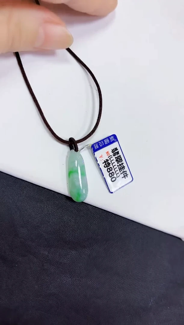 颈饰未镶嵌翡翠挂件