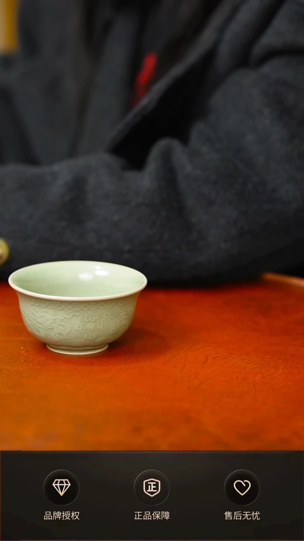 其他豆绿浮雕双龙杯不完美