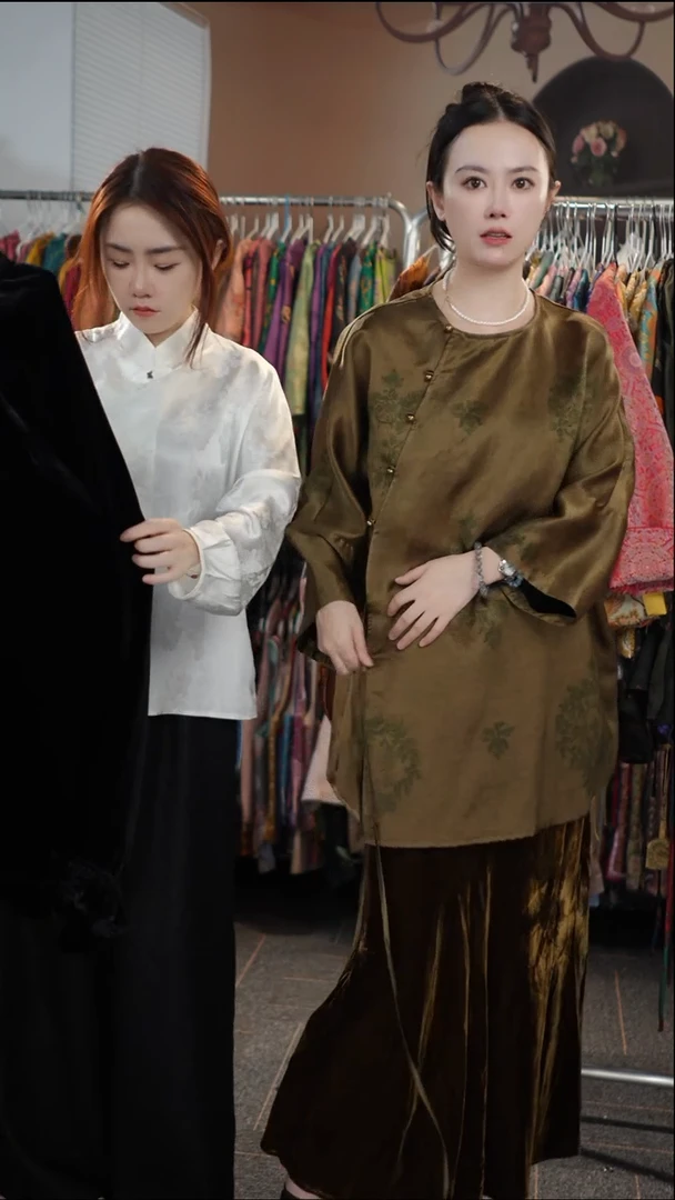 古钱墨绿色