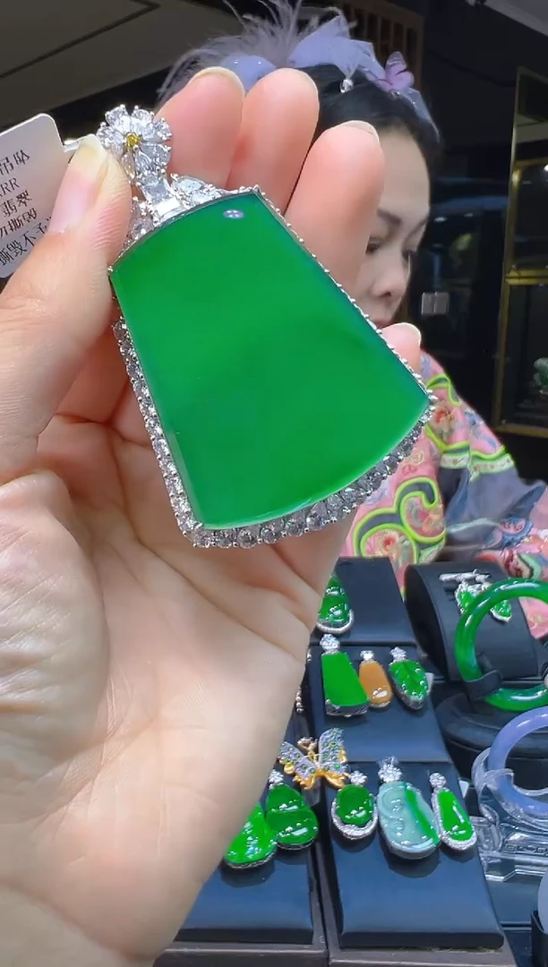 吊坠(赠链)银S925镶嵌翡翠020(多样性发货发其一)