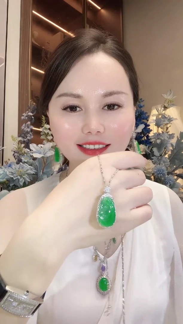 翡翠18K金镶嵌吊坠(不含链)W26 总19800 订金5000 差14800