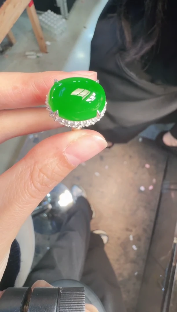 未镶嵌定制翡翠翡翠A货有轻微色差属于正常现象，戒指1