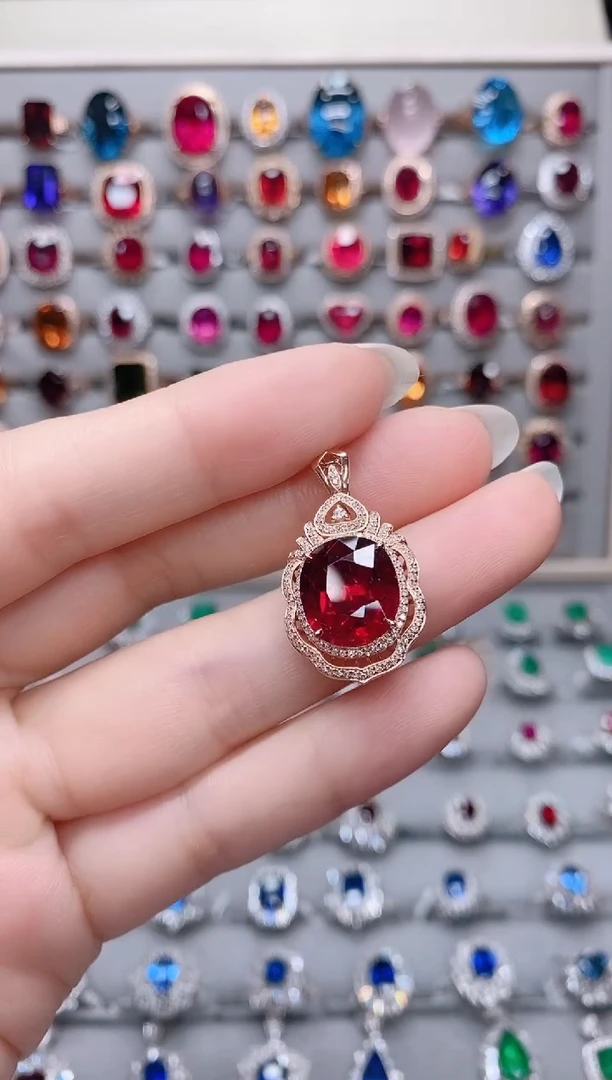 【闪购商品】红色碧玺18K金吊坠18K金镶嵌.