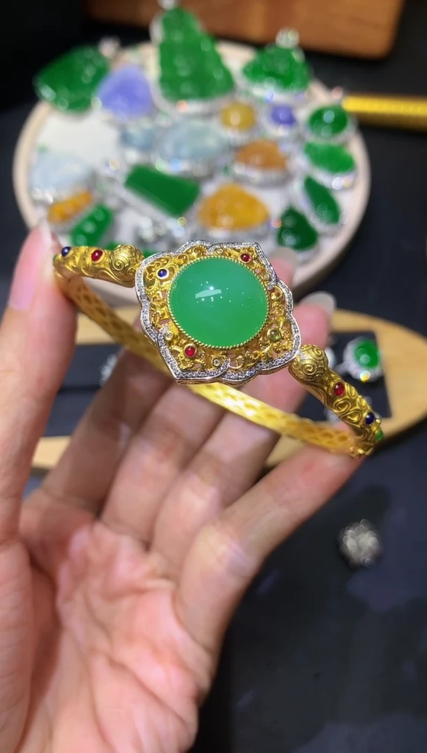 18K金镶嵌手镯翡翠团购