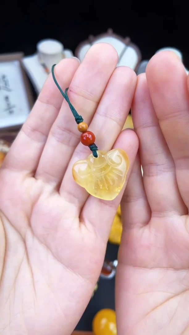 琥珀未镶嵌珠宝奇石柒月