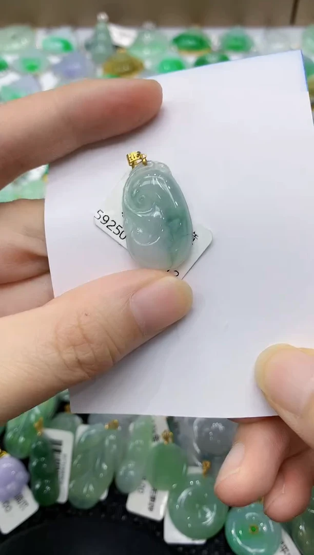 翡翠18K金镶嵌颈饰1111111111