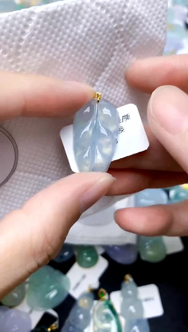 颈饰18K金镶嵌翡翠天然A货翡翠