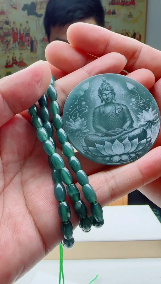 翡翠未镶嵌颈饰多样性发其一