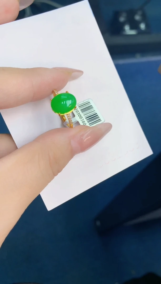 翡翠未镶嵌颈饰1