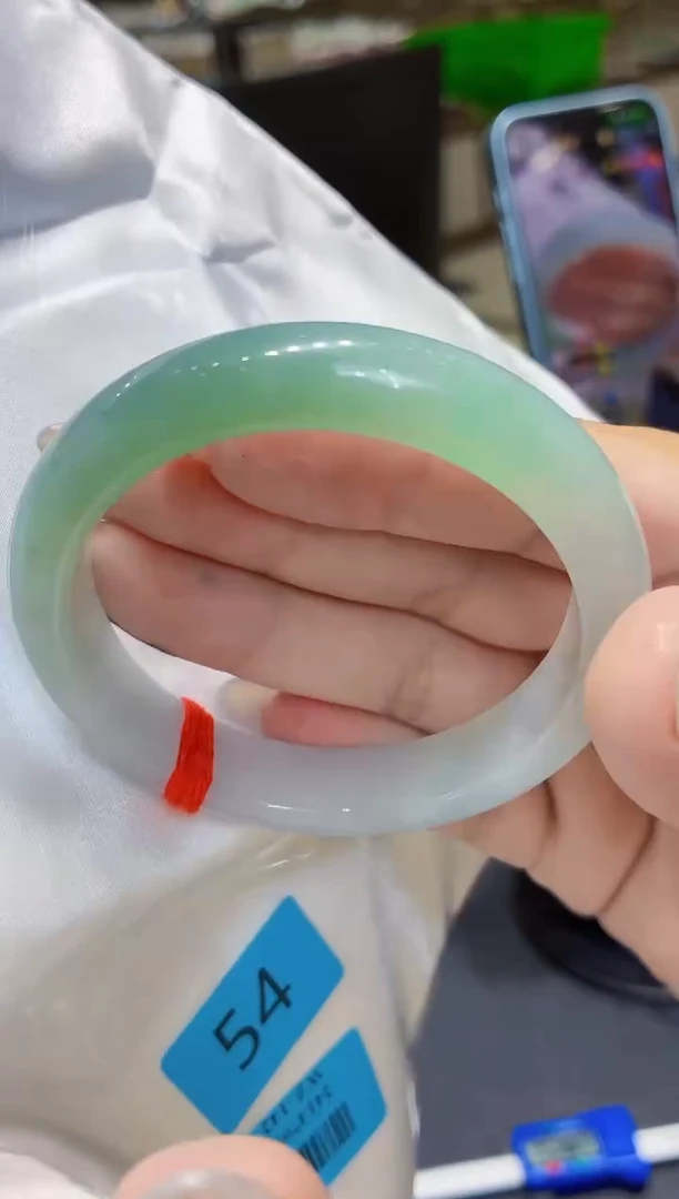 翡翠手镯未镶嵌翡翠手镯