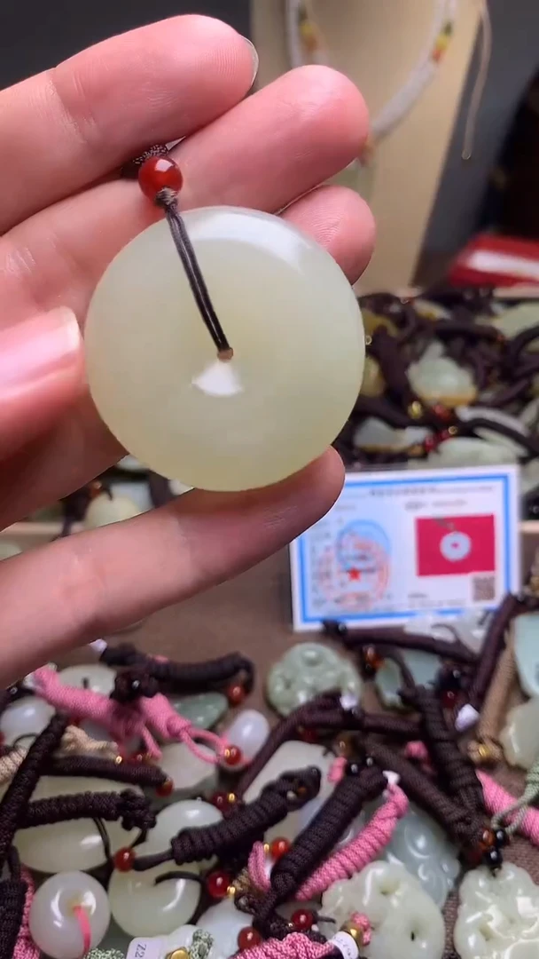 玉新疆料青海料清水平安扣吊坠