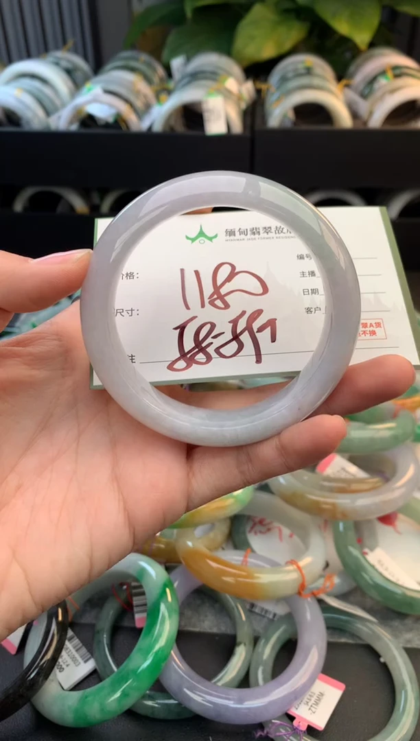 未镶嵌定制翡翠毛货需精细抛光+多人