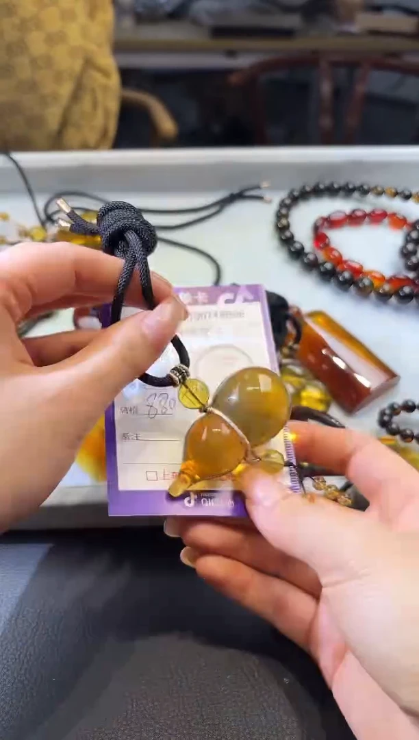 琥珀颈饰未镶嵌100718866随机发仅一件