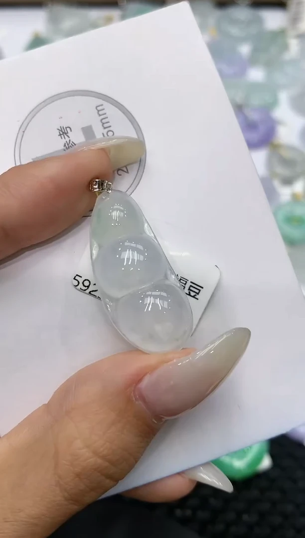 颈饰18K金镶嵌翡翠111111111111