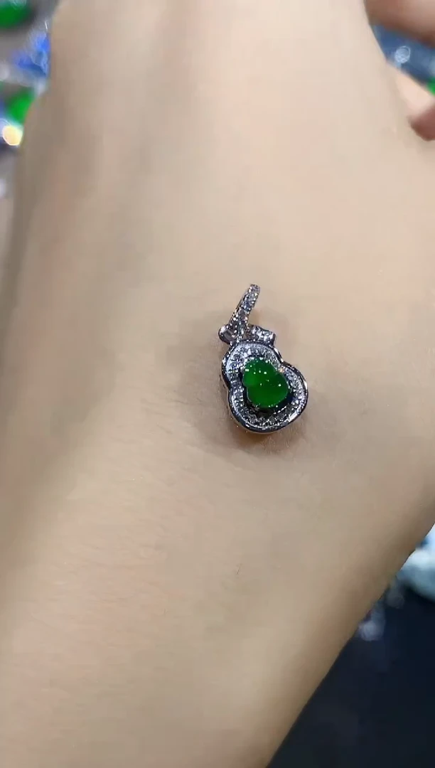 吊坠(不含链)18K金镶嵌翡翠C107