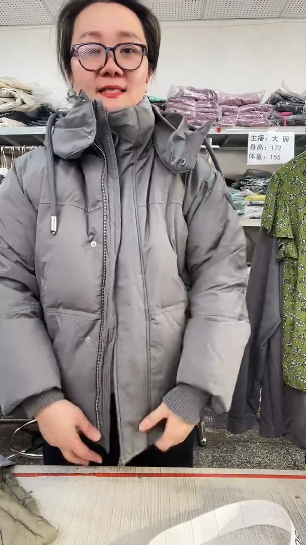 R***睿丽笙服饰 082