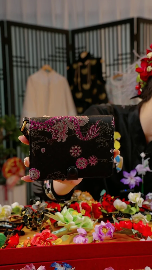 刺绣嫣**开非遗苏绣绒花手工饰品