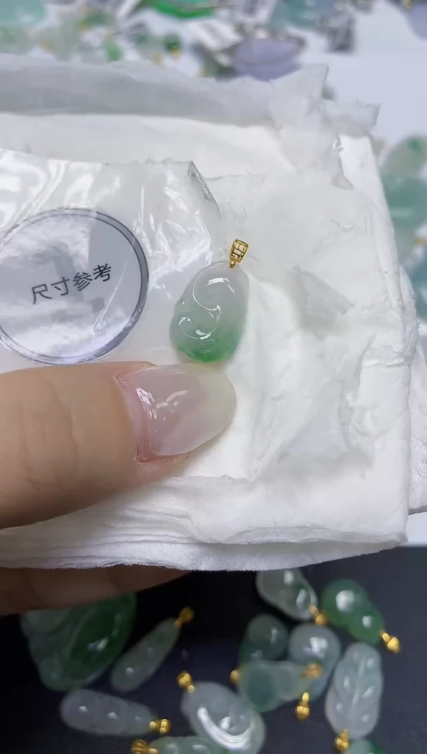 颈饰18K金镶嵌翡翠天然缅甸翡翠A货百元以上9元证书费自理