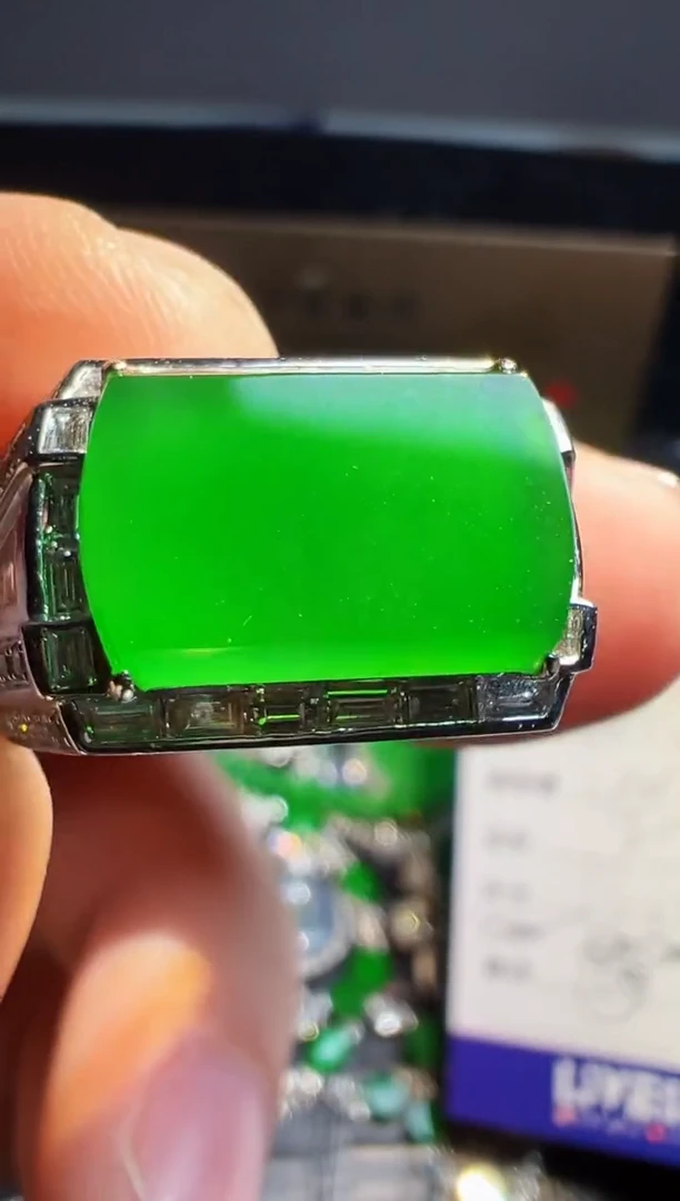 【闪购商品】翡翠戒指18K金镶嵌翡翠回流