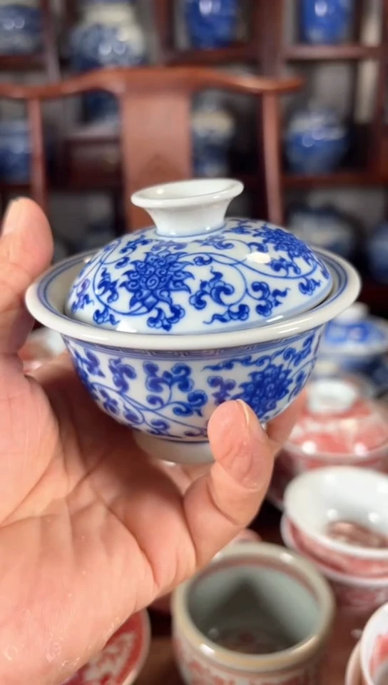 柴窑青花缠枝莲压手两才盖碗