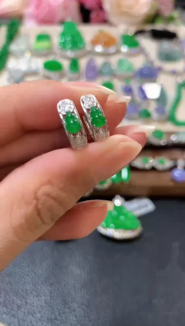 18K金镶嵌翡翠耳饰m4