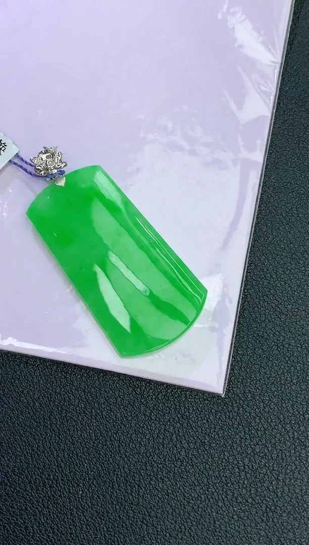 颈饰18K金镶嵌翡翠赠礼盒证书 麦麦