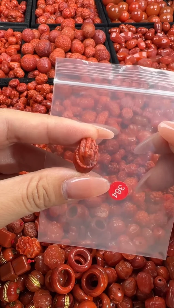 南红玛瑙未镶嵌颈饰1
