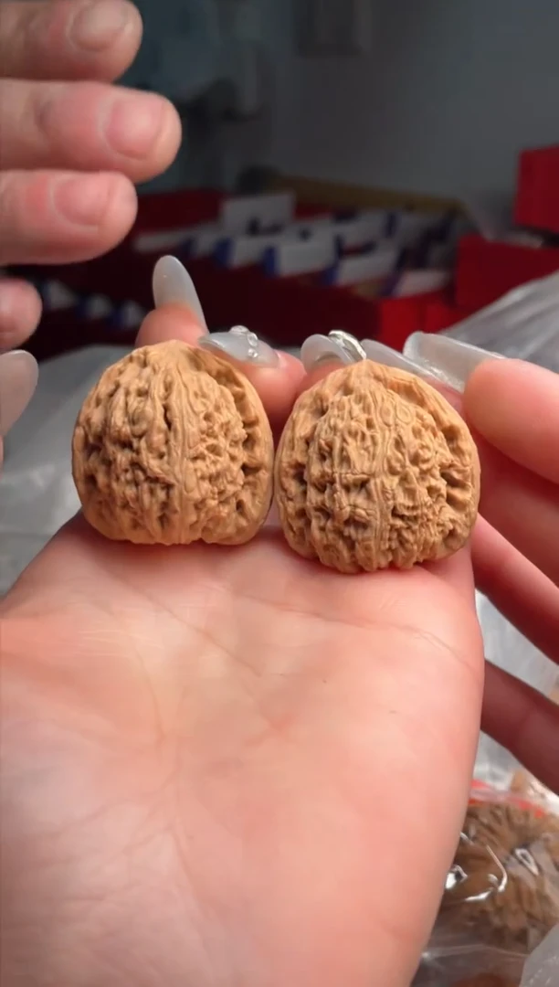 【闪购商品】文玩核桃吊坠南疆石团购