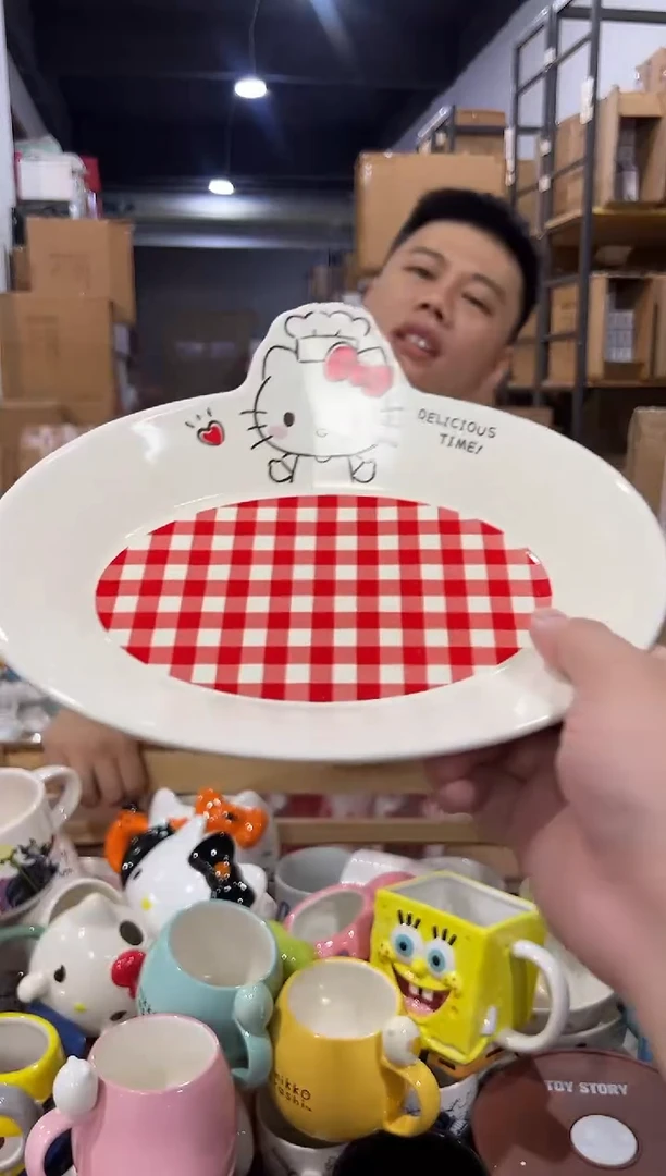 瓷片原盒kt猫红格子餐盘 微瑕