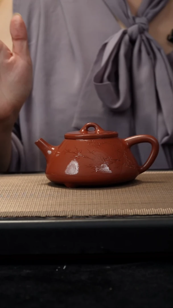 茶壶紫砂红皮龙刻绘平盖260CC