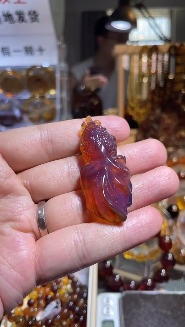 未镶嵌琥珀裸石紫罗兰红蜜 小金鱼