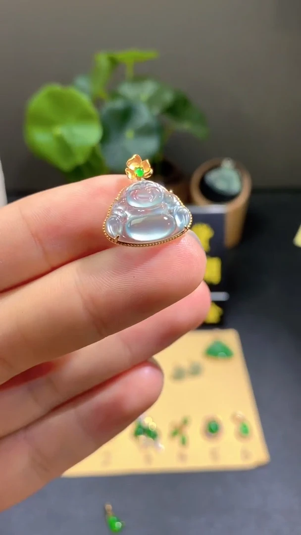 颈饰18K金镶嵌翡翠翡翠A货
