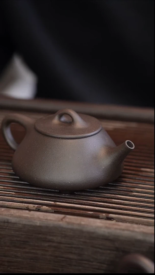 茶壶紫砂180cc 石瓢 黑金砂 半手工