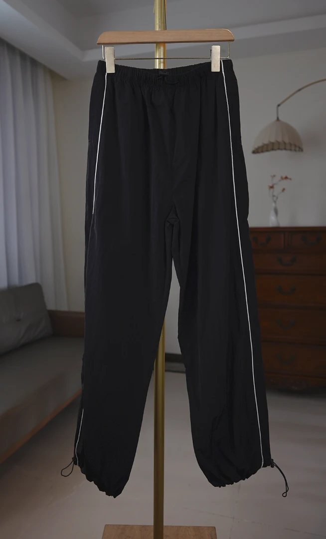 B3-3-2-25024 黑色运动风束脚裤-冯丽丽