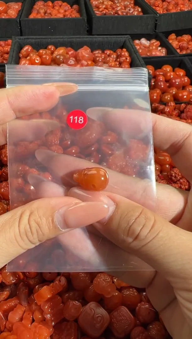 南红玛瑙未镶嵌颈饰1