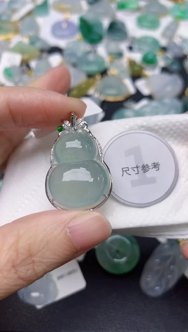 颈饰18K金镶嵌翡翠天然缅甸A货翡翠