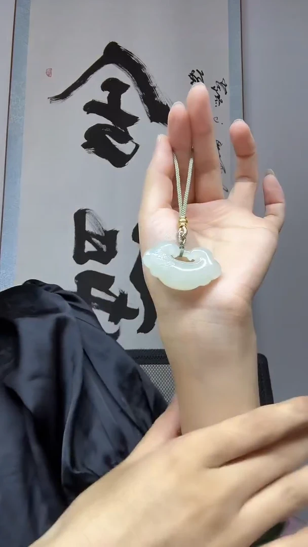 颈饰未镶嵌和田玉如意锁