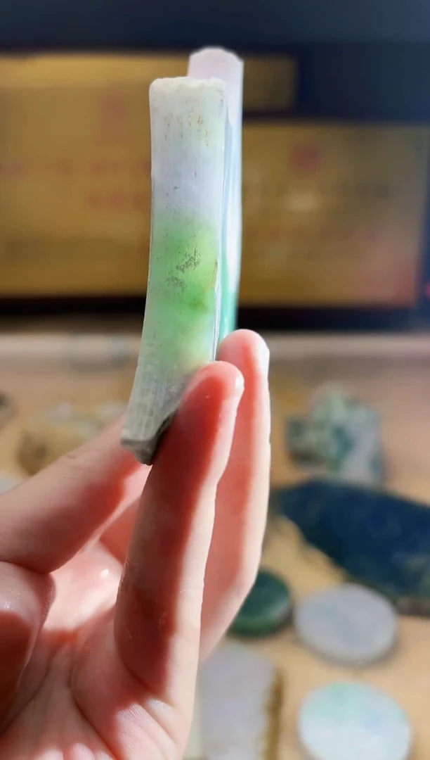 翡翠挂件未镶嵌A货张麦7762