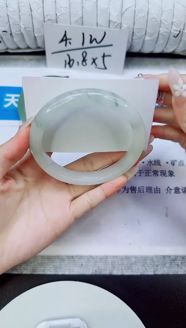 未镶嵌手镯石英质玉235/64
