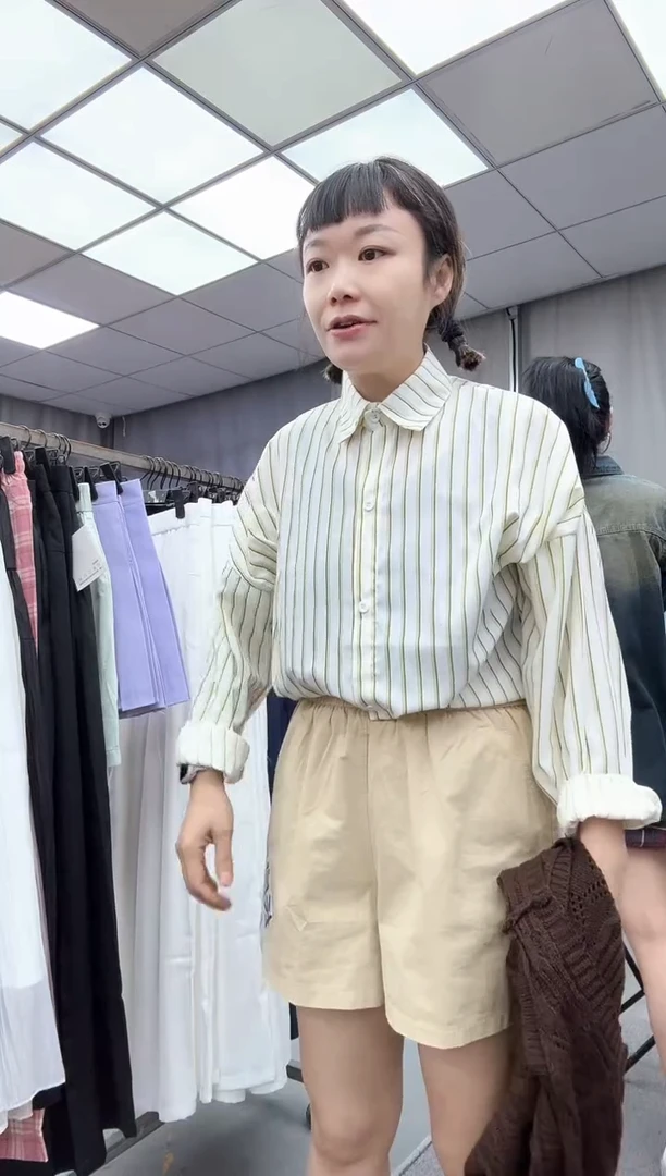 主播身上  上衣   漂亮颜色
