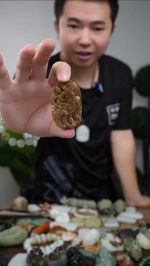 和田玉（糖玉）未镶嵌颈饰新疆