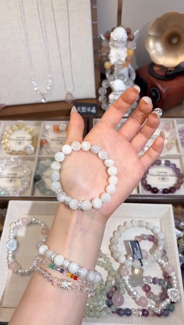 水晶手串未镶嵌35元