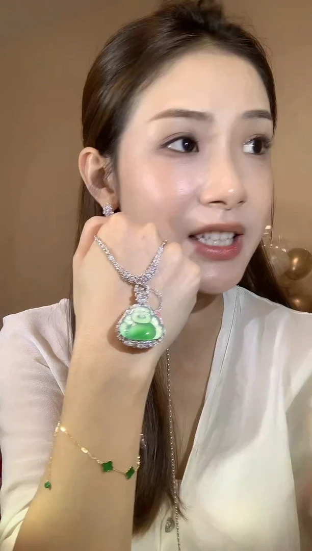 吊坠(不含链)18K金镶嵌翡翠?*花A80 不含链