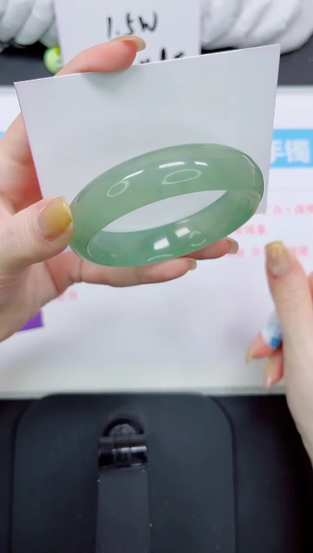 石英质玉手镯未镶嵌70