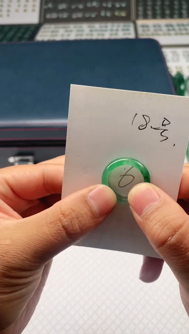 未镶嵌石英质玉（非洲翠）戒指戒圈