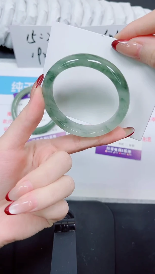 【闪购商品】石英质玉手镯未镶嵌160