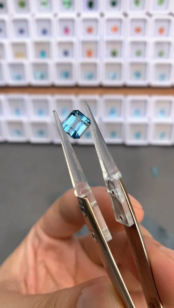 未镶嵌裸石定制海蓝宝石1.54ct 超圣 03122