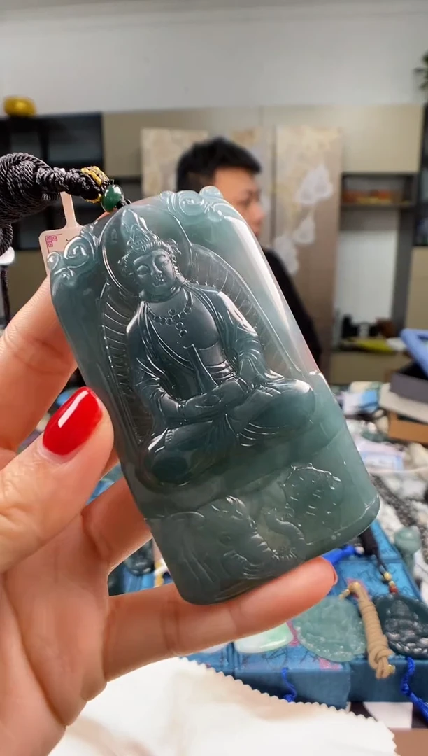 颈饰未镶嵌翡翠 多样性发其一