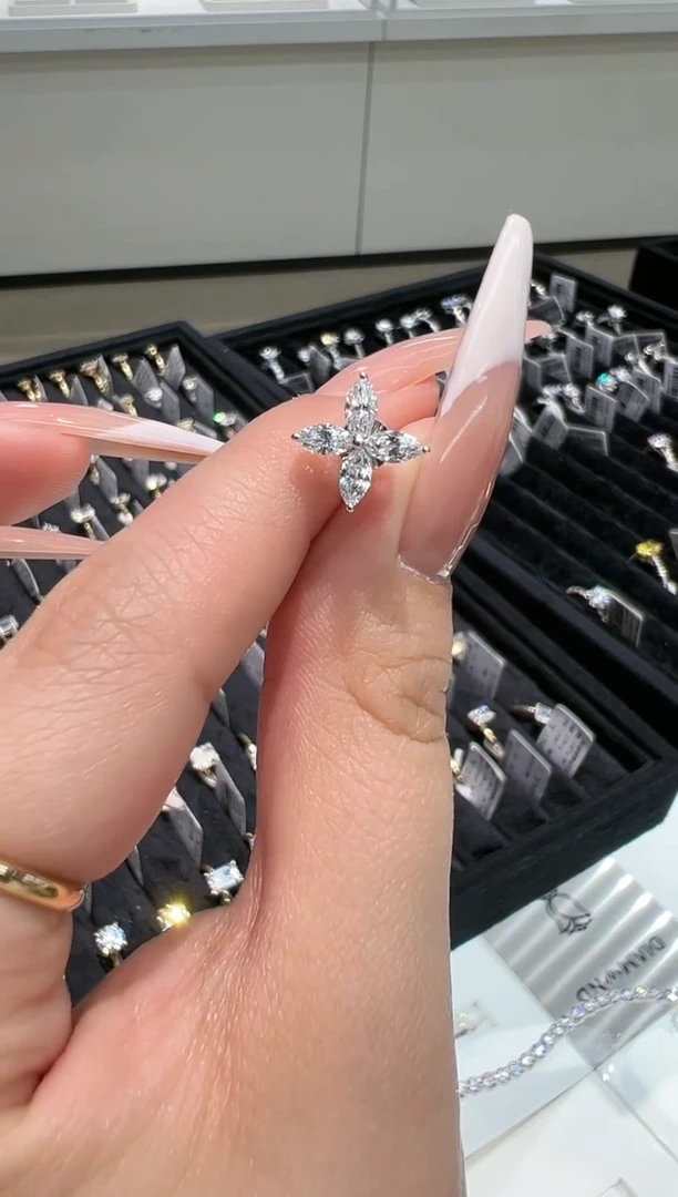 【闪购商品】合成钻石耳饰18K金镶嵌四叶草耳饰